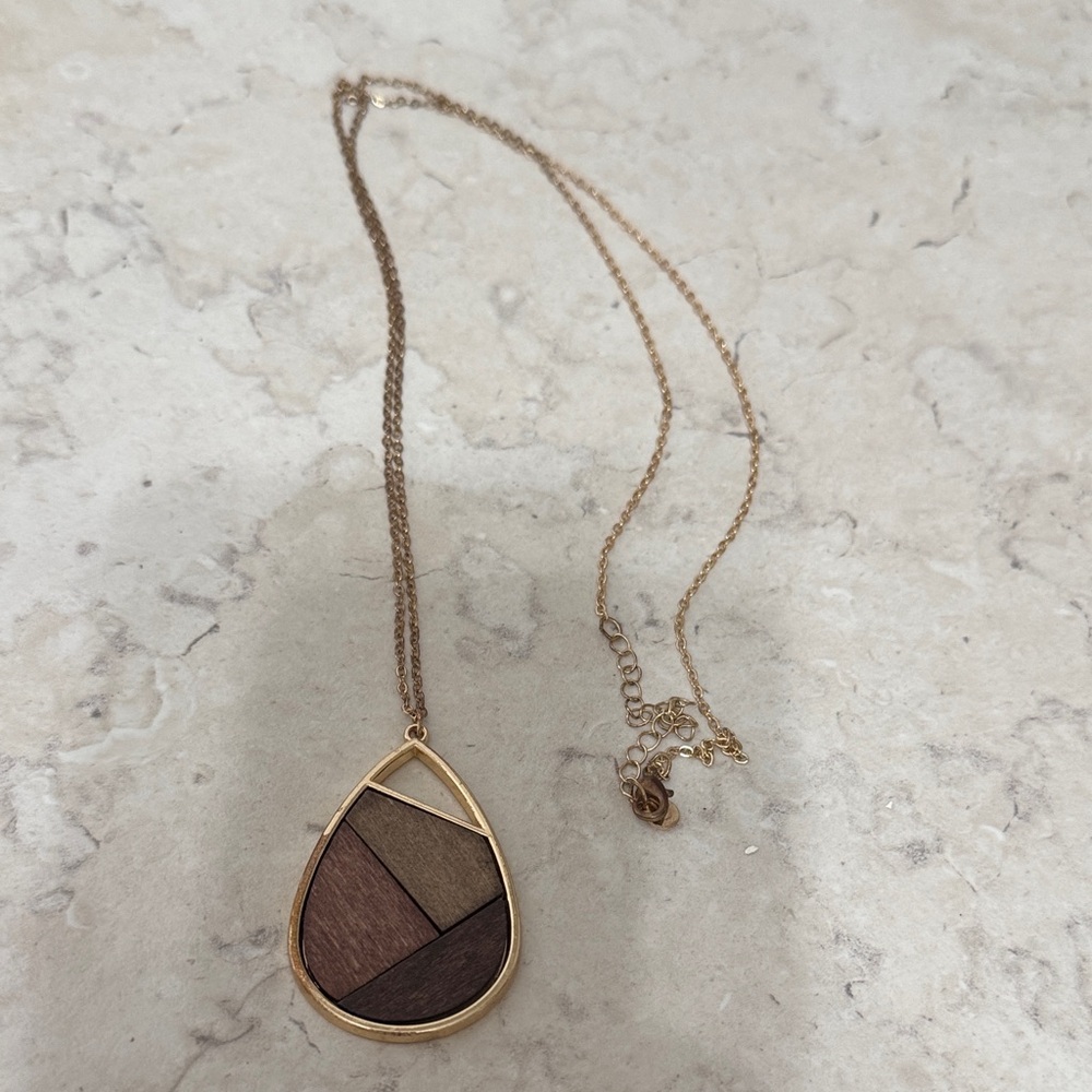 Wood and gold fashion necklace